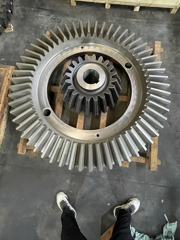 High Precision Large Diameter Spiral Bevel Gear for Crusher Machine Reducer with Corrosion Resistance